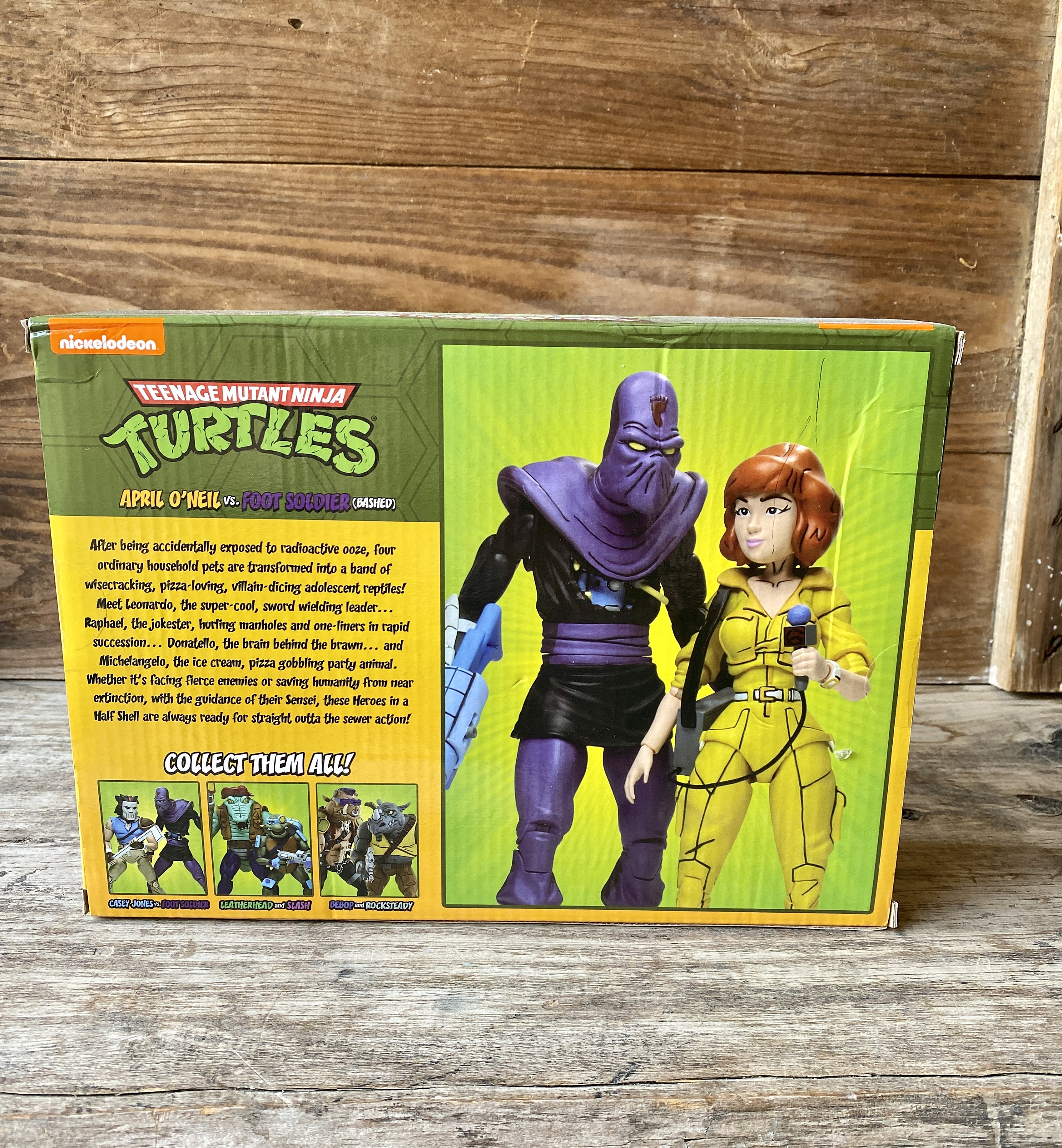 NECA Teenage Mutant Ninja Turtles April O'neil & Bashed Foot