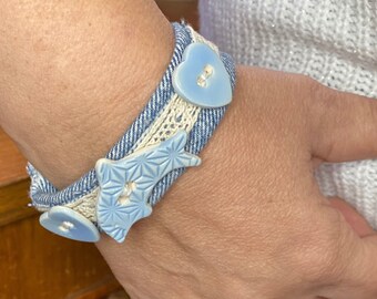 Bracelet en jean upcyclé et dentelle - Bijou écoresponsable - Mode durable