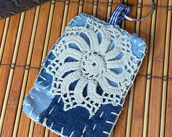 "boro" key ring - sashiko embroidery - jean upcycling - sustainable fashion accessory