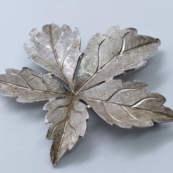 Vintage LEDO (Polcini) 1963 leaf brooch, silver tone textured design, Costume jewelry, Ledo leaf brooch, Floral vintage jewellery, Leaf pin