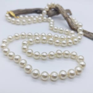 Vintage glass faux pearl necklace hand knotted single strand of ivory glass pearls, Elegant evening costume jewelry, Vintage pearl jewellery
