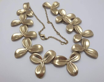 Vintage necklace with linked matt metal flower plates on gold tone set, Frangipani costume jewelry, Floral vintage jewellery, Flower lover