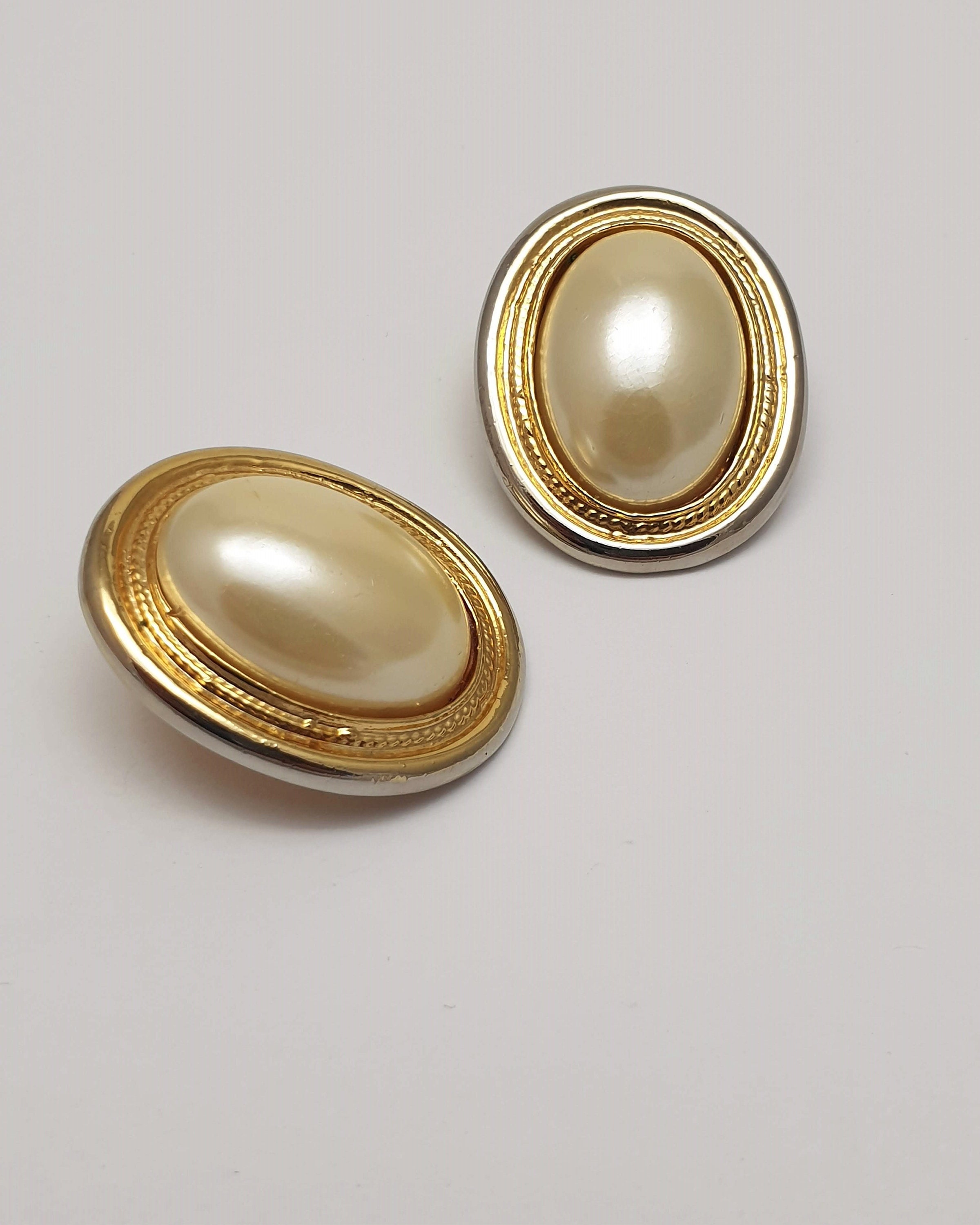 ■VINTAGE HOLLYWOOD■ Color Clip Earrings VH239OEA006B Large Gold Tone Ribbon Clip on Earrings, 1980s Large Gold