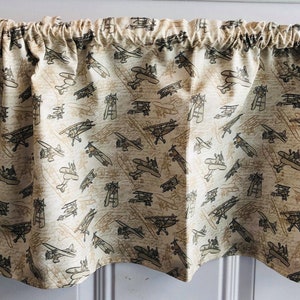 Vintage Planes on Tan Valances (Set of 2) K4