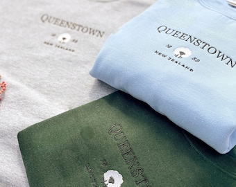 Queenstown Sheep Embroidered Sweatshirt, Queenstown New Zealand Sweater, Vintage 90s Jumper Embroidery, Tourist City Crewnecks
