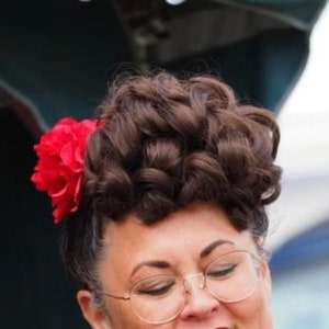 Spinka do włosów do stworzenia fryzury w stylu vintage