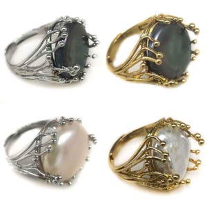 Anello regolabile in oro riempito con perle piatte naturali da 16-17 mm