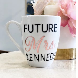 Zukünftige Frau Verlobung Becher, Im verlobt, Braut Geschenk Set, personalisierte Zukunft Frau Becher, Geschenk für Braut, zukünftige Frau Geschenkidee, zukünftige Braut Becher