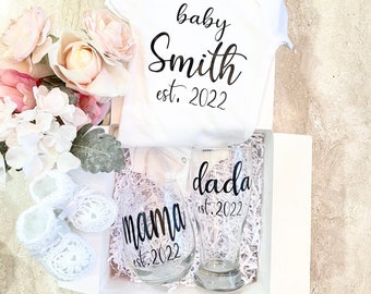 New Parents & baby gift box, New mom, new baby gift set, new baby gift basket, its a girl gift basket, mom to be gift set, dad to be