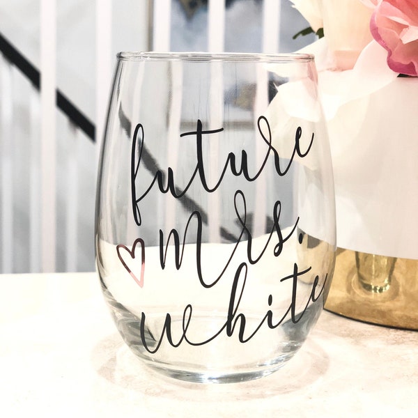 Future Mrs Wine Glass, Bride Gift, Engagement Gift, personalized future mrs wine glass, gift for bride, future mrs gift, bridal shower gift