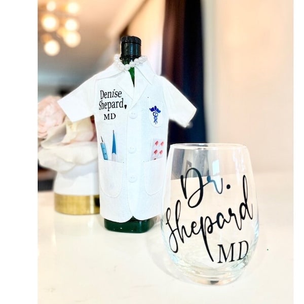 Dr. Gift, MD Wine Glass & Personalized Bag, Congratulations Doctor Gift, Pediatrician, Pharmacist, Veterinarian, Optometry, Dentist, LPRN