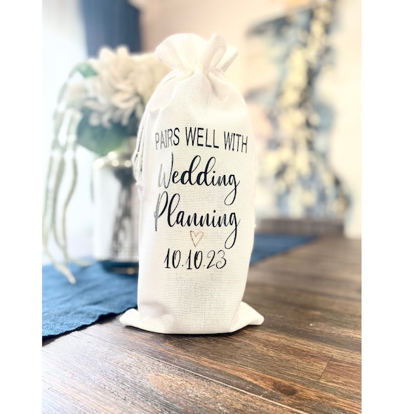 Wedding Wine Gift Bag – Linen Wine Bottle Bag For Engagement, Mr & Mrs Gifts, Party Decor, 6.3x13.4 Inches