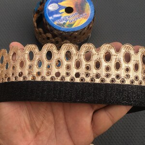 Bulk-Lager Golden Indian Jacquard mit schwarzen Rand Band Spitze Trim für Handwerk, Nähen Trim, Stoff Trim, Flugzeug Sari Grenze, Boho Trims