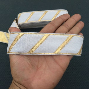 Weißer Indischer Jacquard mit Goldenen Linien Band, Spitzenbesatz zum Basteln,Nähborte,Stoffbesatz,Boho Borte,Boho Borte(!!!)