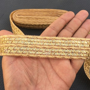 Bulk Stock Golden Indian Jacquard Trim Ribbon Lace für Crafting Nähen mit Stickerei in verschiedenen Artefakten verwendet