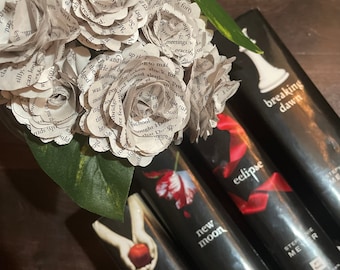 Twilight Book Page Flowers - Book Paper roses -Twilight Gift- Book Page Flowers - Book Page Roses with stems - Twilight Paper flower bouquet