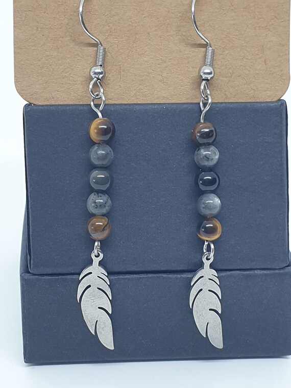Boucles D'oreilles Pendantes Plume & Pierre Œil De Tigre - Marque Gyppo En Cuivre - Style Ethnique Et Naturel