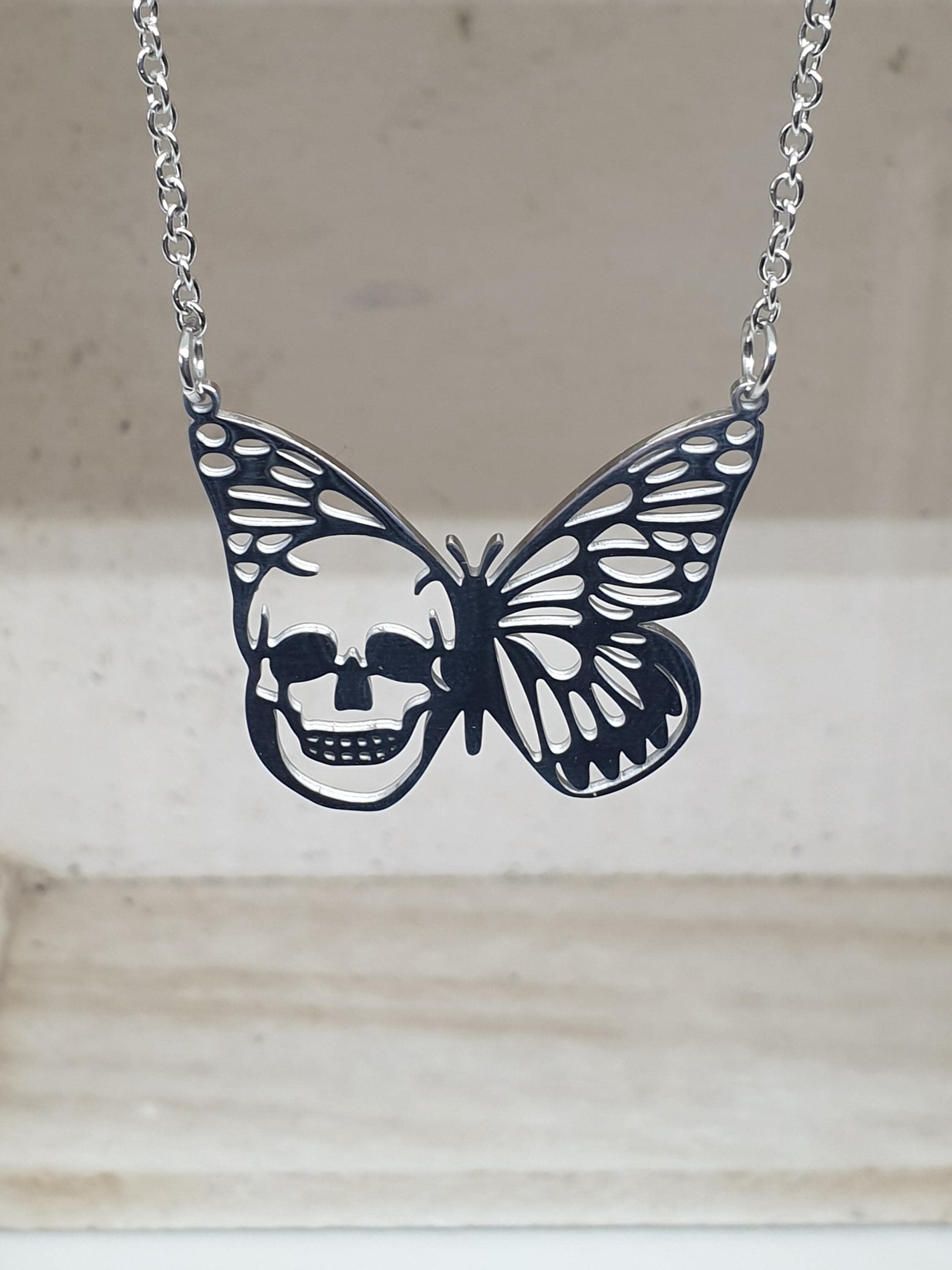 Collier Artisanal Unique Papillon Blanc Et Argenté - Pièce Originale, Neuf Avec étiquettes