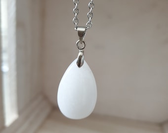 White jade necklace - Drop - Natural stones