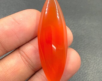 Cabochon en cornaline... Cabochon marquise...46x15x5 mm...24 carats...A#M5776