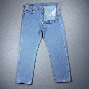 Vintage Levi’s 501 Jeans Mens Size 35x30 Med/Light Stone Wash Straight Leg Button Fly