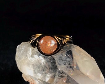 Anel de pedra do sol, anel de cristal com arame, anel de arame, anel de pedra laranja, anel de cristal de pedra do sol, anel de pedra arco-íris, anel de arame personalizado, boho