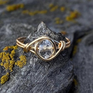 Gold Quartz ring, Quartz wire ring, minimalist crystal ring, clear Quartz ring, gold crystal ring, gifts, handmade jewelry
