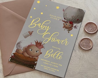 Babyshoweruitnodigingen met roségoud, zilver en goudfolie.