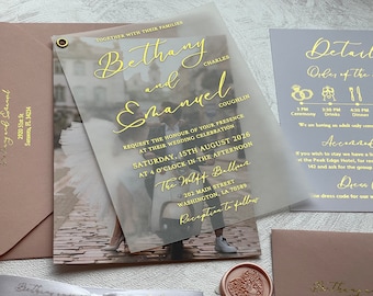 Elegante, met foto verijdelde perkamenten trouwkaarten met gepersonaliseerd lint. Goud, zilver, roségoudfolie. Cyrillisch is beschikbaar