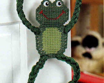 Friendly Froggy Plastic Canvas Door Hanger PDF