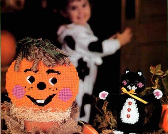 Polly Pumpkin & Callie Cat Plastic Canvas Centerpieces PDF