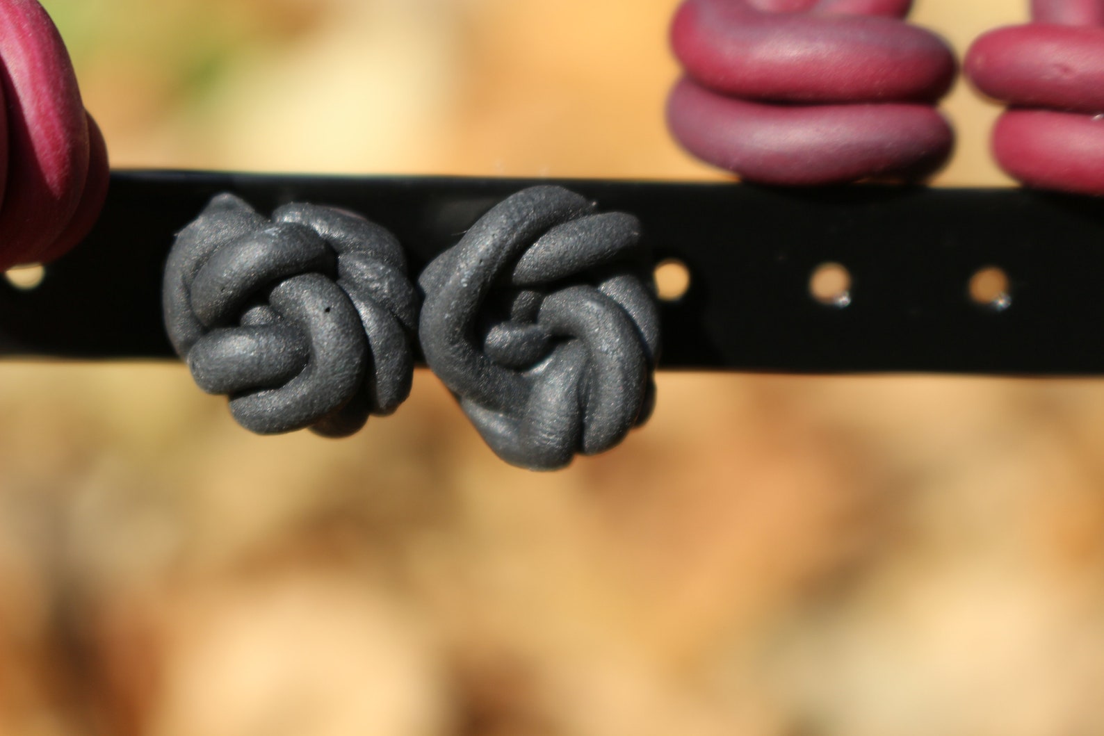 Gnarly Knots ligeros hechos a mano pendientes de arcilla de Etsy