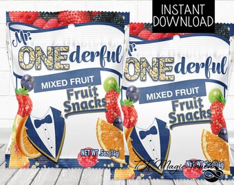 Può includere: Due sacchetti regalo blu e dorati con il testo "Mr. ONEderful" e "Mixed Fruit Snacks". I sacchetti sono decorati con immagini di frutta e uno smoking.