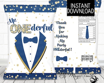 Può includere: Un sacchetto di patatine blu e oro con un design da smoking e il testo "Mr. ONEderful" e "Grazie per aver reso la mia festa ONEderful!"