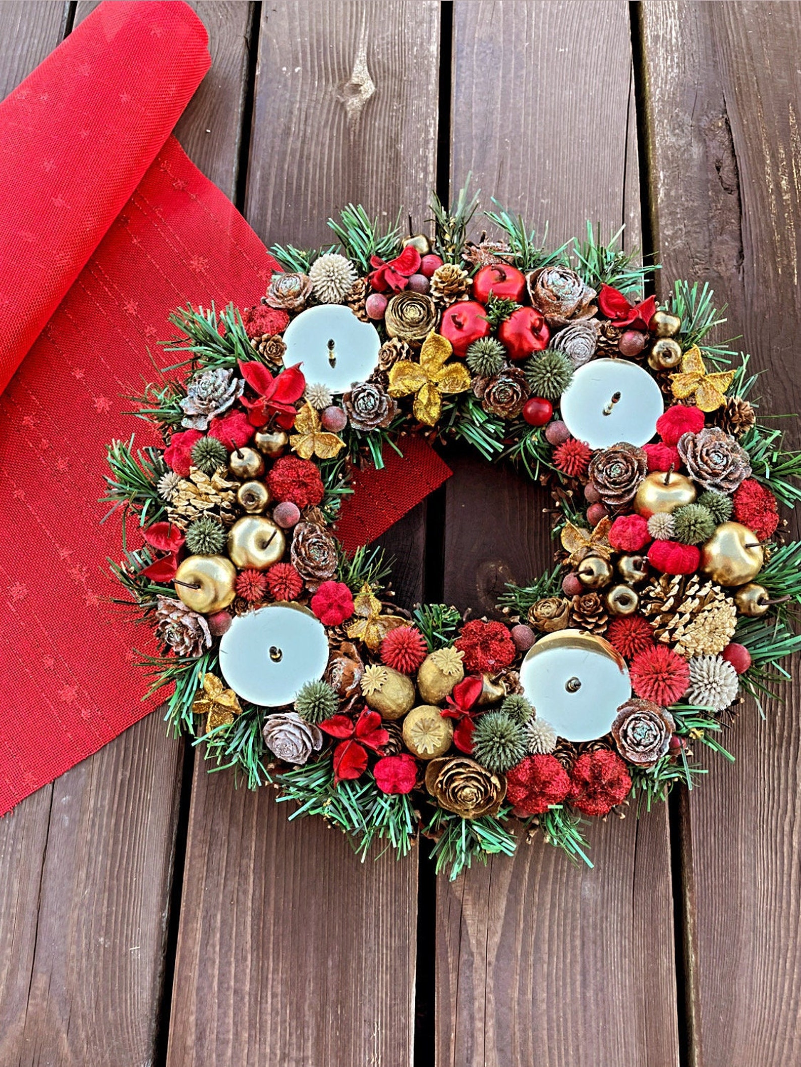 Wreath with four candles | Advent wreath | Traditional Christmas wreath