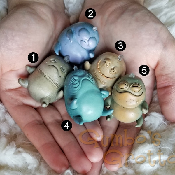 Om-lettes - sculpture magique de bébé monstre - OOAK, pâte polymère, créature fantastique, monstre de roche mignon, esprit de la nature - figurine faite main