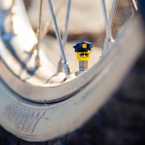 2 Ventilkappen Polizist Lego Minifigur für Auto, Fahrrad und Motorrad - Upcycling