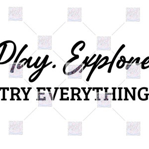 Könnte beinhalten: Schwarzweißes Text-Motiv mit den Worten "Play. Explore. TRY EVERYTHING".