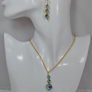 Green Glass Aurora Borealis Handmade Pendant Necklace Vintage Look