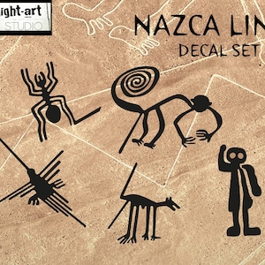 Op de afbeelding: Een decalset met zwarte lijntekeningen van de Nazca-lijnen geogliefen op een bruinachtige achtergrond. De set bevat gestileerde figuren van een spin, aap, kolibrie, hondachtig wezen en een mensachtige figuur. De tekst "NAZCA LINES DECAL SET" staat bovenaan.