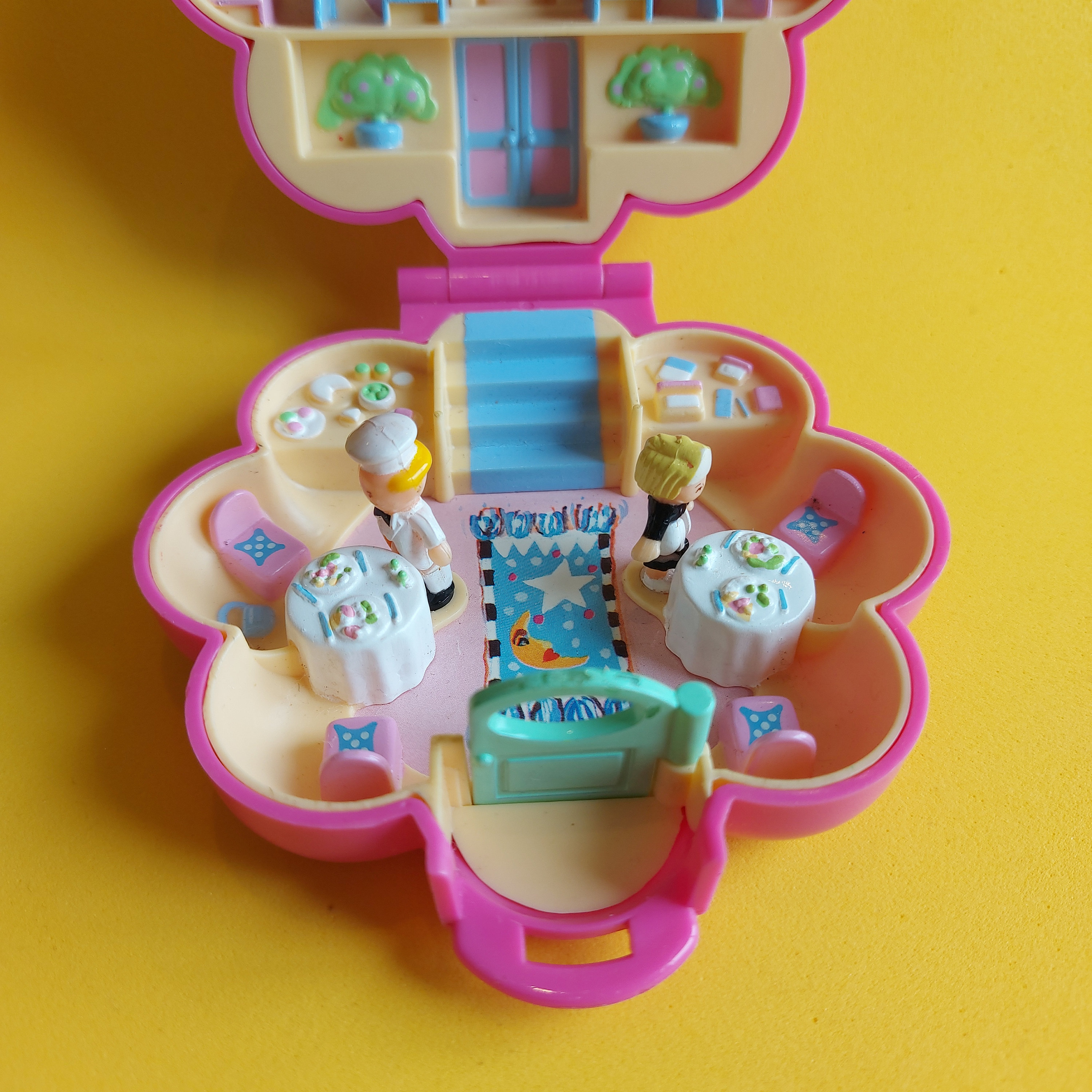 Vintage Polly Pocket 1990 Mr. Fry’s Restaurant Complete