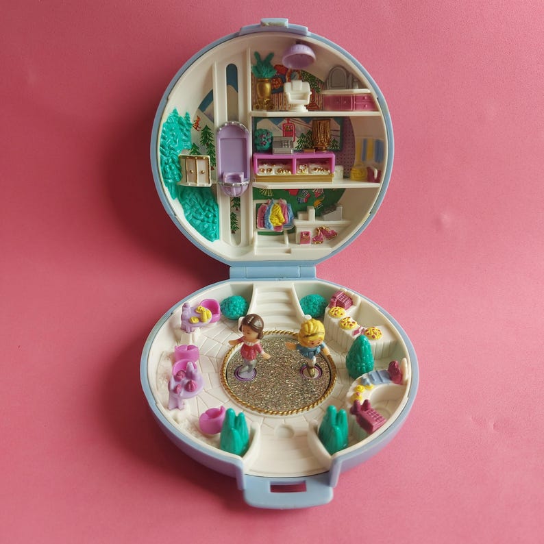 Vintage 1989 Bluebird Polly Pocket Skating Party compact