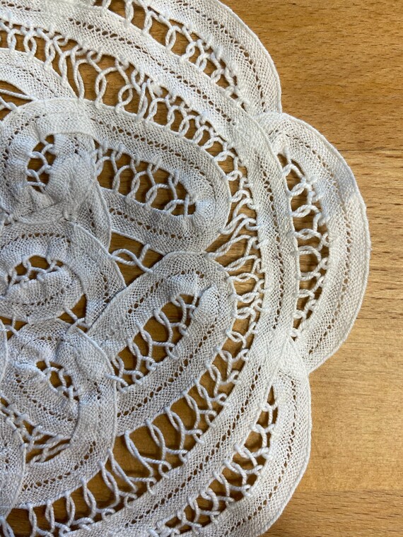 lace dressing table mats 6-Pack Vinyl Dining Table Mats 15" Vintage Floral Lace Design White