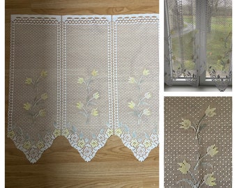 French Single Panel Coloured Floral Lace Net Bistro / Cafe Curtain / French Picture Curtain - Tulips (65 x 62cm)