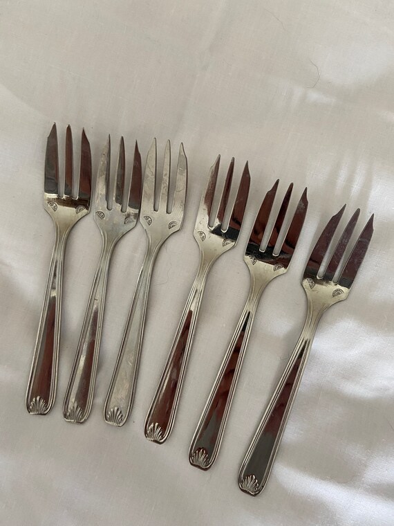 Set of 8 Vintage French Stainless Steel Seafood Escargot Aperitif Forks 5.5 long