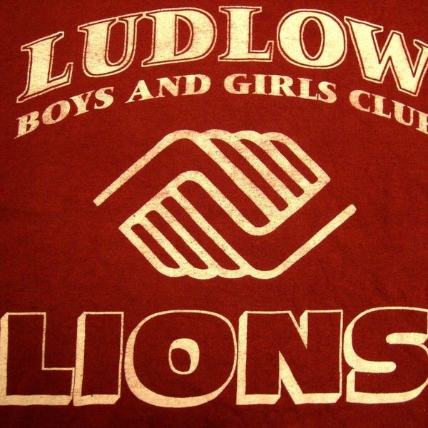 Jahrgang Ludlow Jungen & Mädchen Club Löwe Massachusetts Maroon T Shirt S