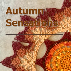 Puede incluir: Un encaje de ganchillo con un degradado de colores otoñales, con tonos de marrón, naranja y amarillo. El encaje es circular y tiene un diseño central que se asemeja a una flor. El texto "Autumn Sensations" y "Gemma R Owen Designs" es visible en la imagen.