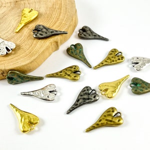 Pewter Heart Charms Hammered Valentine&#39;s Day Heart Pendants in Gold, Silver, Bronze, Gunmetal and Patina Color