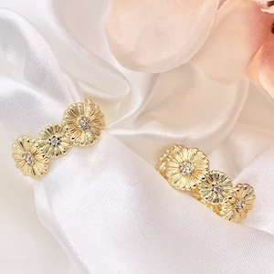 Delicate Daisy Cubic Zirconia Rhinestone Flower Ring Adjustable Rings in 18K Gold Plated Copper