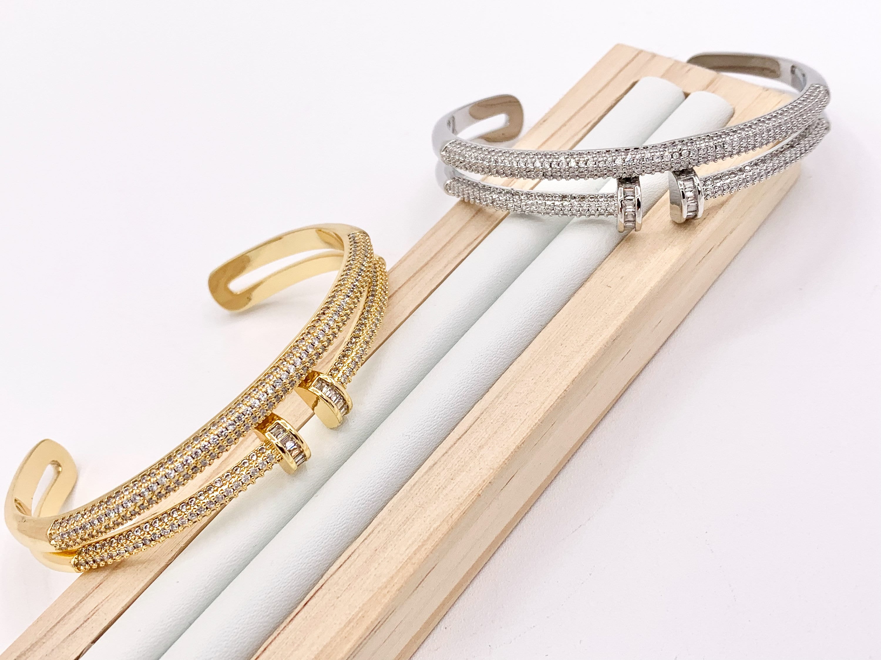 18k Gold Nail Bangle